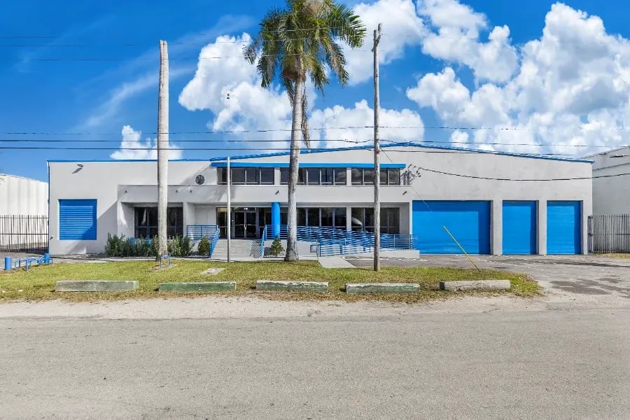 Standard — Miami Luxe Images example